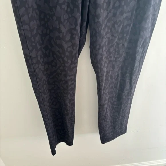Lululemon On The Fly 7/8 Pant Formation in Camo - Picture 4 of 6